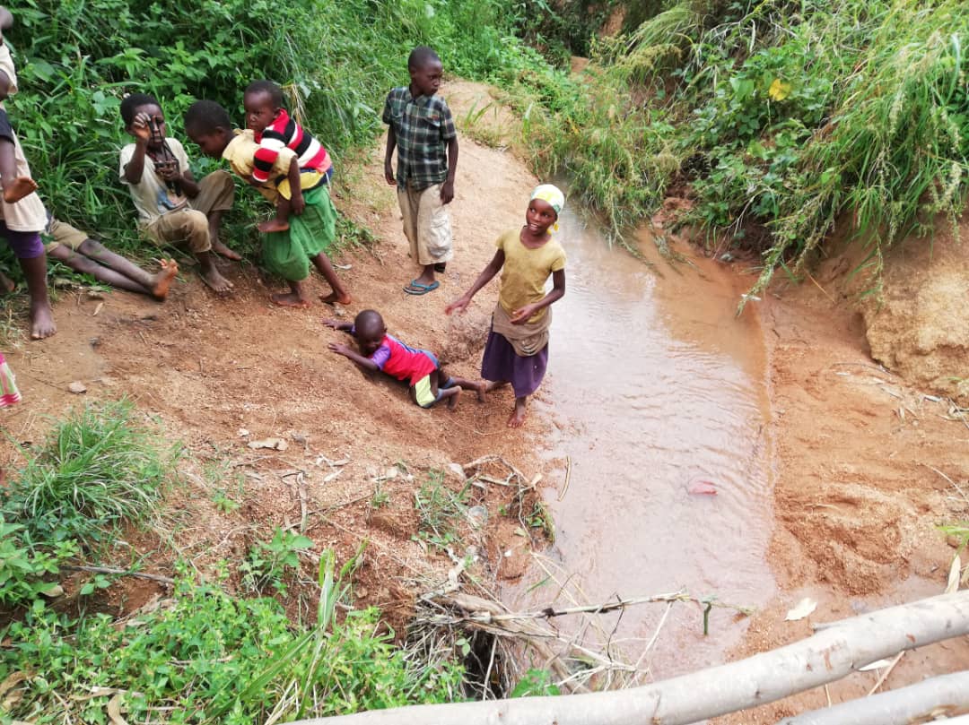 Puntea către cătunul Kinyamlewa – o cale de acces către o viață mai ușoară
