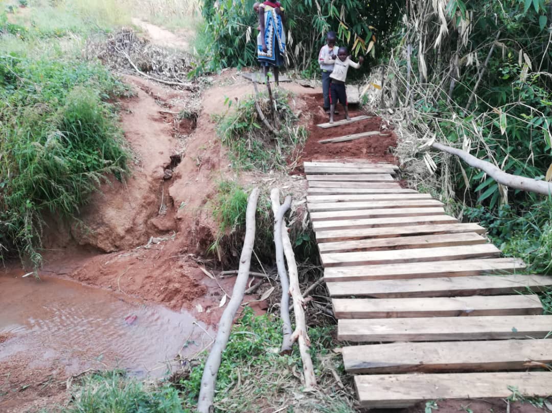 Puntea către cătunul Kinyamlewa – o cale de acces către o viață mai ușoară