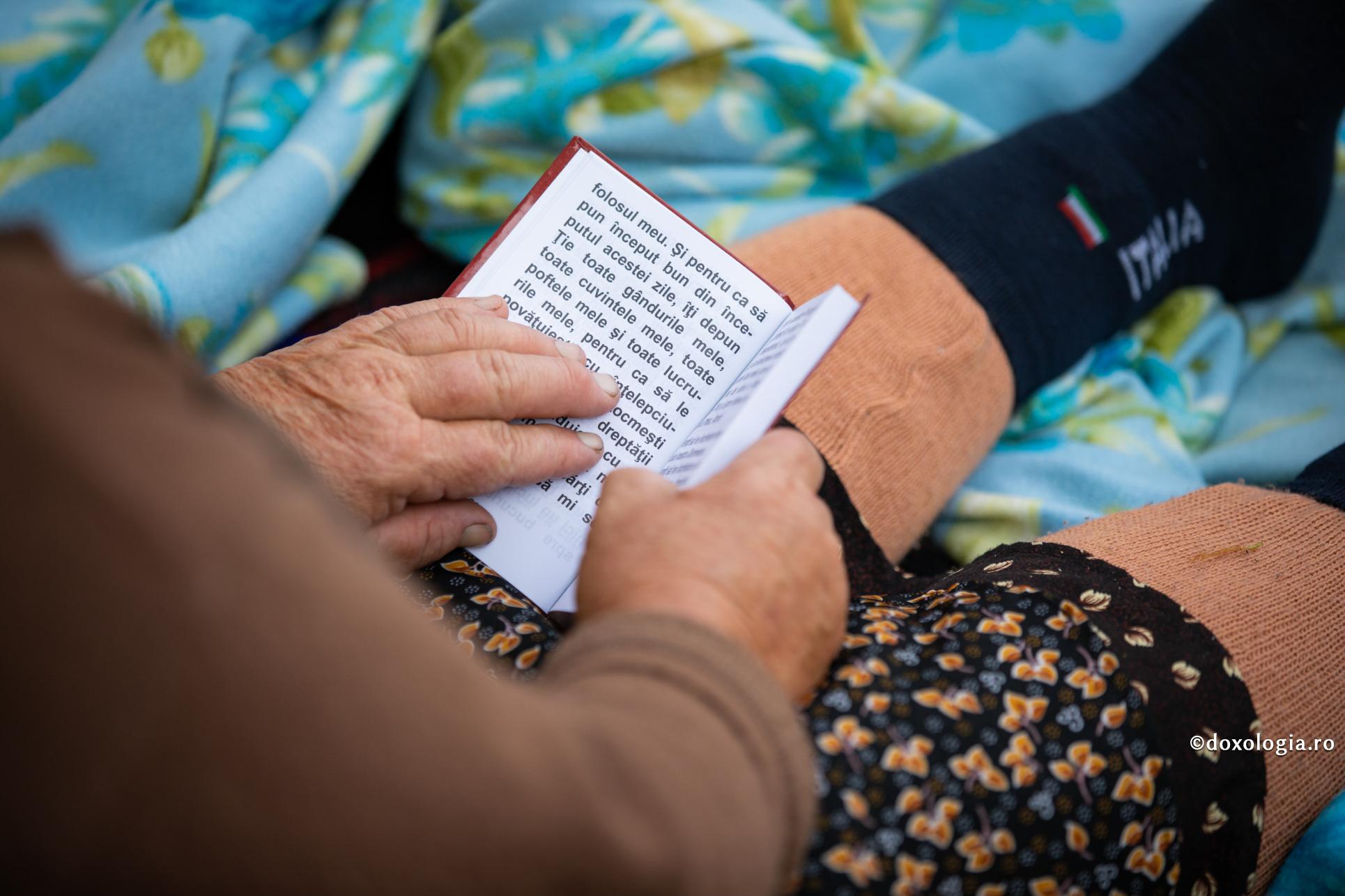 (Video) Sunt foarte bolnavă. Cum să mă rog?