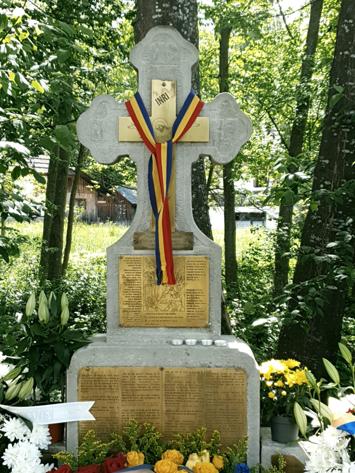 Episcopul Damaschin și membrii aparatului administrativ de la Arhiepiscopie, slujbă de pomenire la mormântul IPS Arhiepiscop Pimen