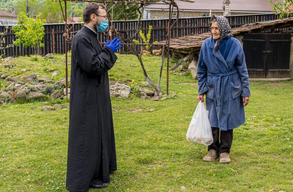 Asociația „Sfântul Voievod Ștefan cel Mare” - Hârja, alături de persoanele vârstince