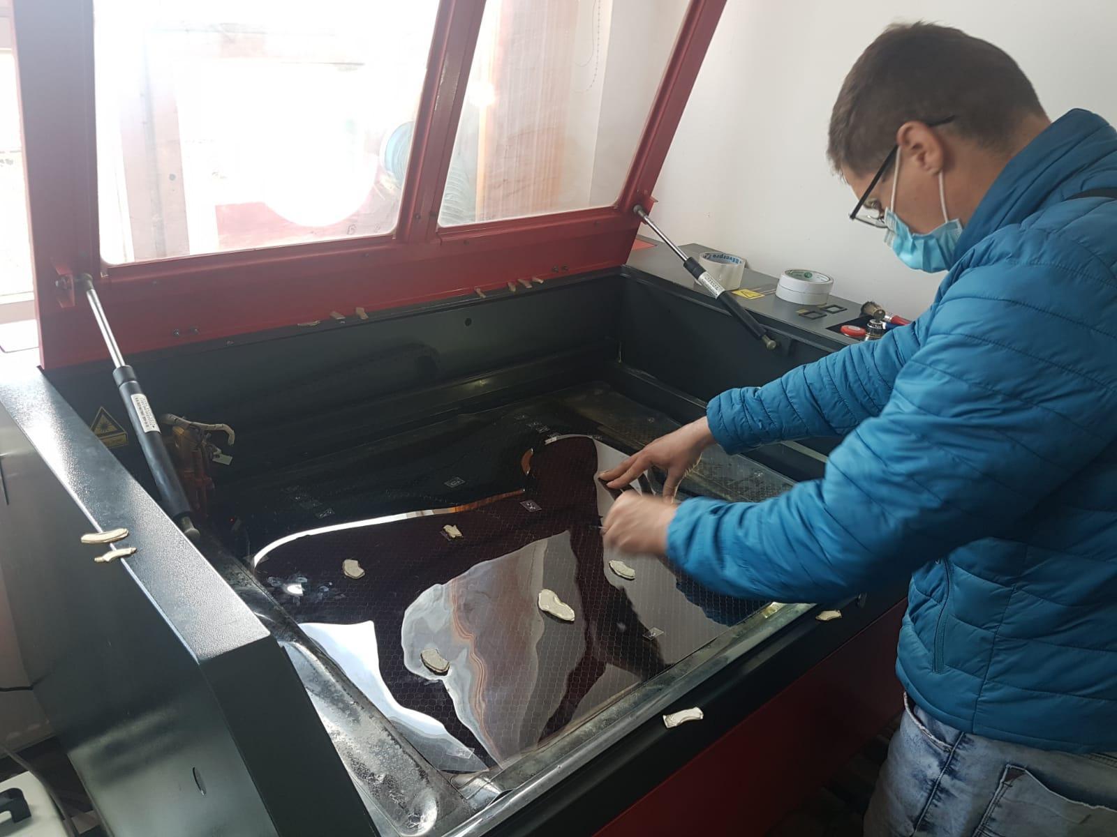 Gravator laser din partea Asociației „Filantropia Ortodoxă” din Huși