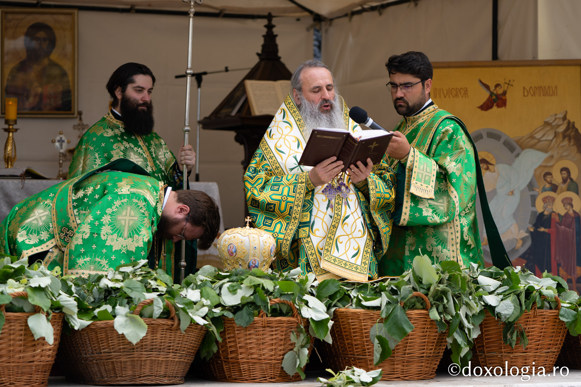 (Foto) Sărbătoarea Cincizecimii la Catedrala Mitropolitană din Iași