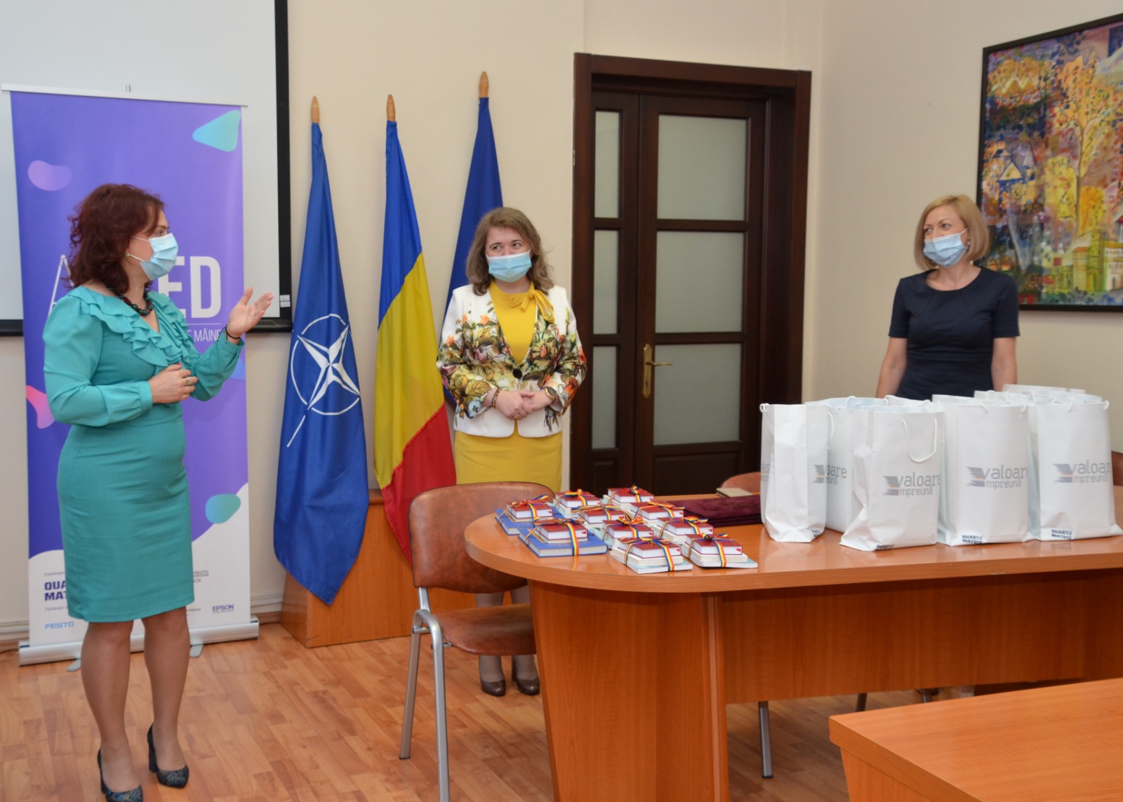 ISJ Iași și profesorii de religie din județ au donat 10 tablete pentru copiii din școlile ieșene