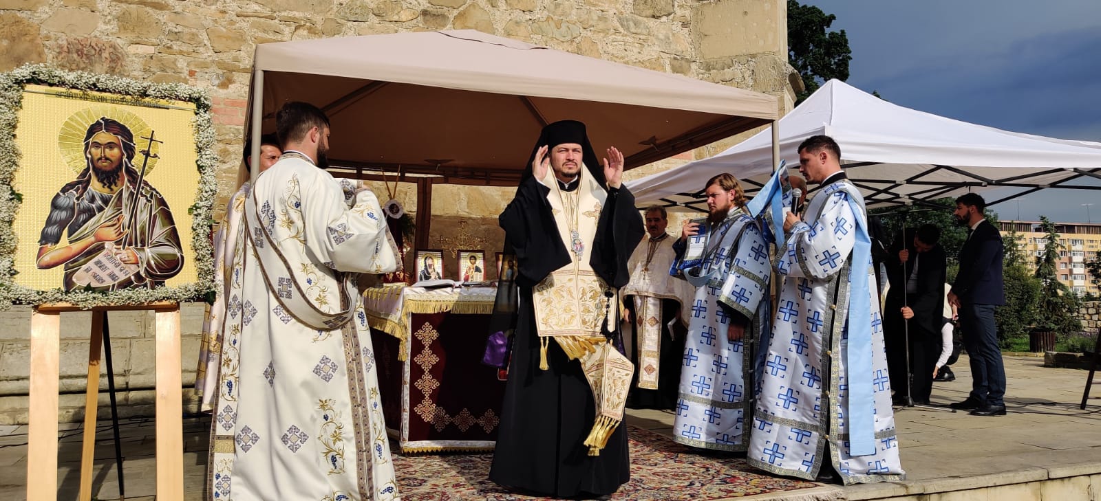 Pietrenii își sărbătoresc ocrotitorul spiritual: slujbă de seară în cinstea Sfântului Ioan Botezătorul