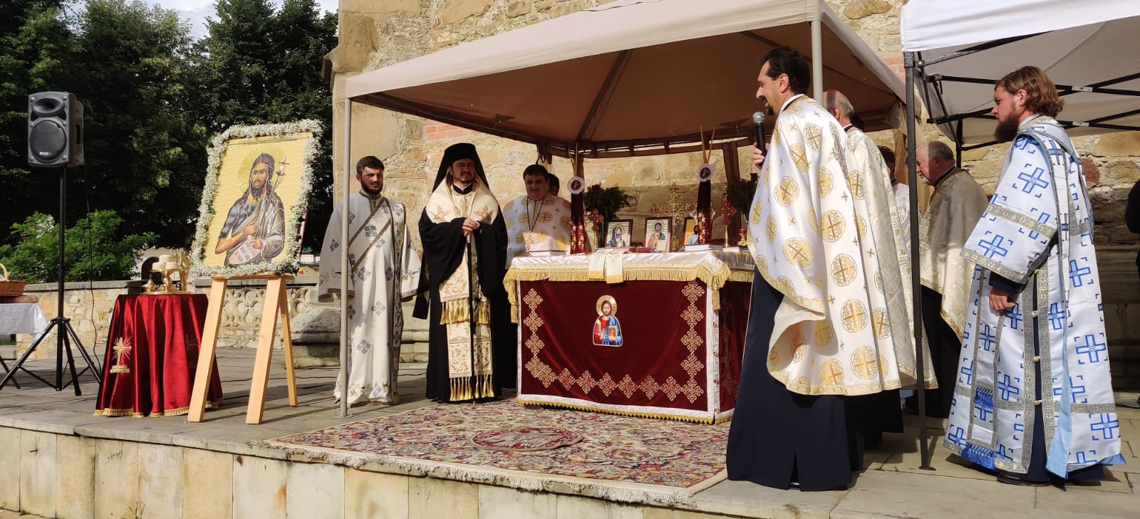 Pietrenii își sărbătoresc ocrotitorul spiritual: slujbă de seară în cinstea Sfântului Ioan Botezătorul Pietrenii își sărbătoresc ocrotitorul spiritual: slujbă de seară în cinstea Sfântului Ioan Botezătorul