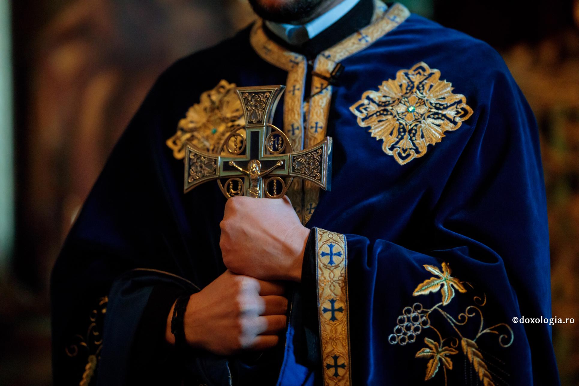 Vrăjmaşul nu se apropie de cei ce au un duhovnic bun