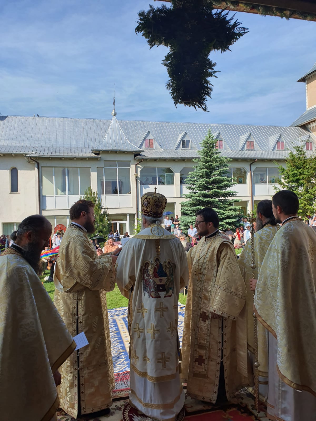 Mănăstirea „Sfânta Treime” Știubieni și-a celebrat hramul