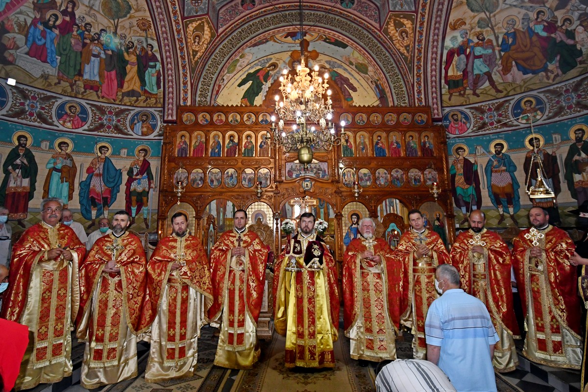 Hramul Bisericii „Sfinţii Apostoli Petru şi Pavel” - Bouri din Gura Humorului