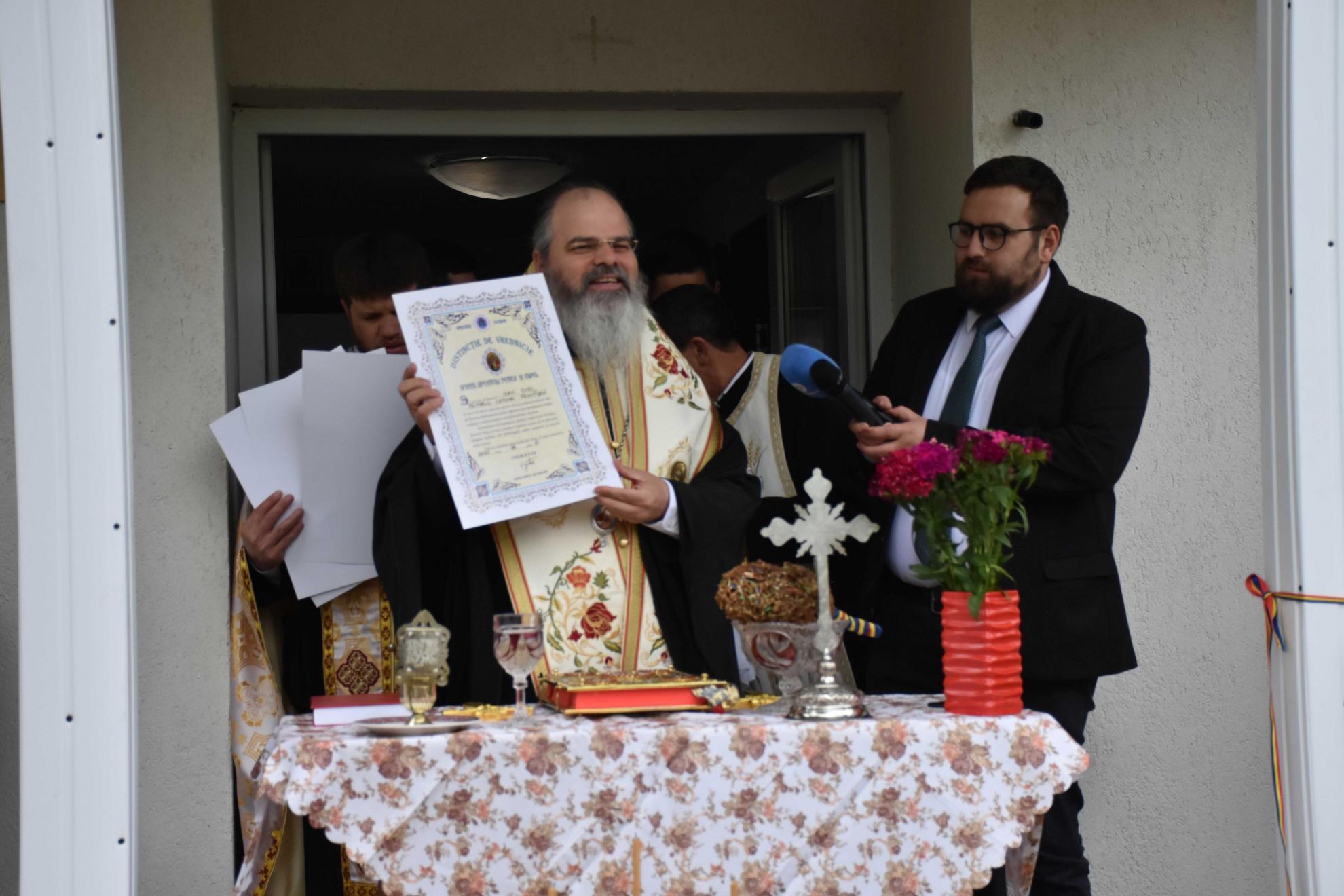 Proiectul eparhial „Bucuria e acasă”: Episcopia Huşilor a oferit, de 1 Iunie, trei case unor copii din familii defavorizate