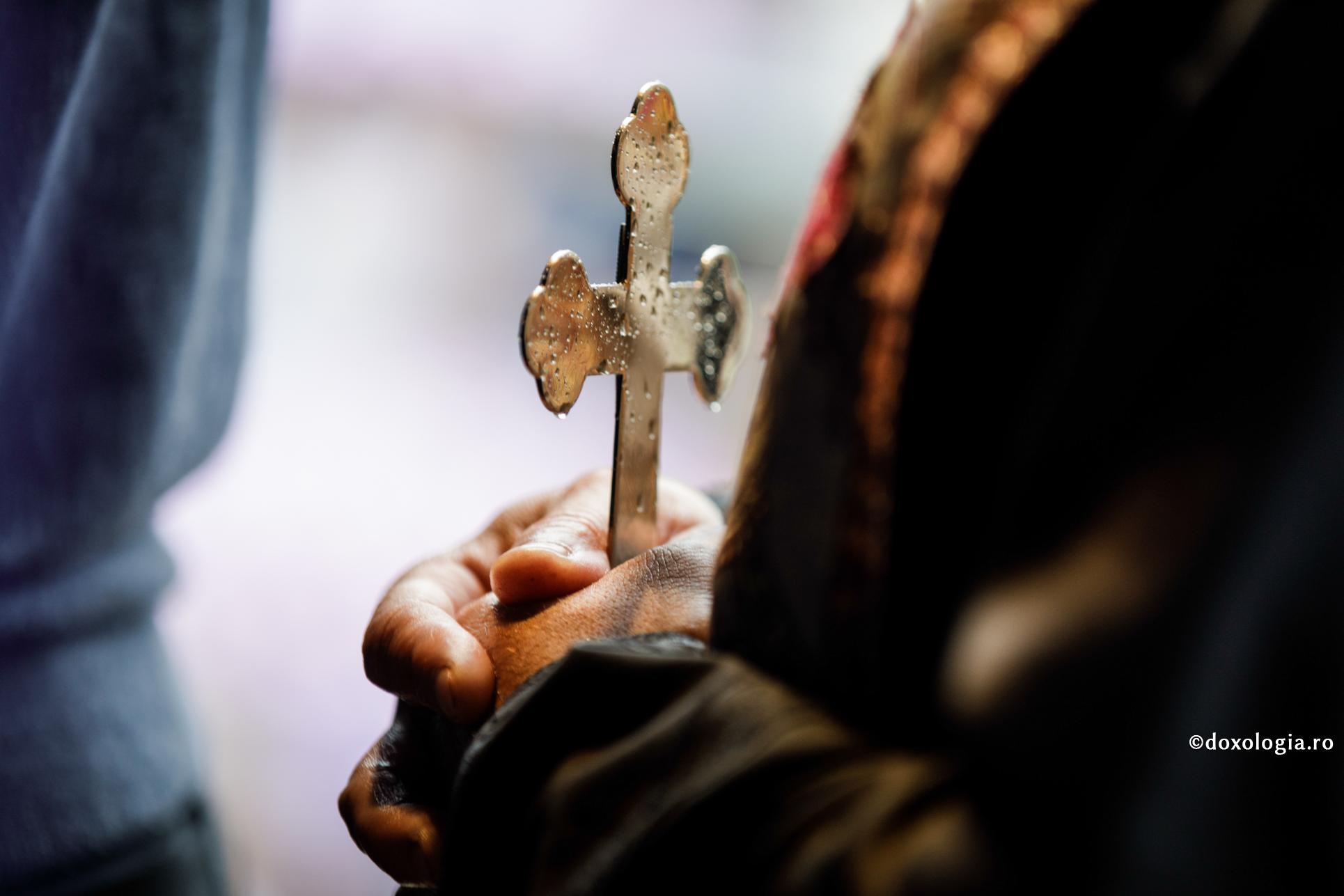 „În cuvânt şi în lucru cinsteşte pe părintele tău”