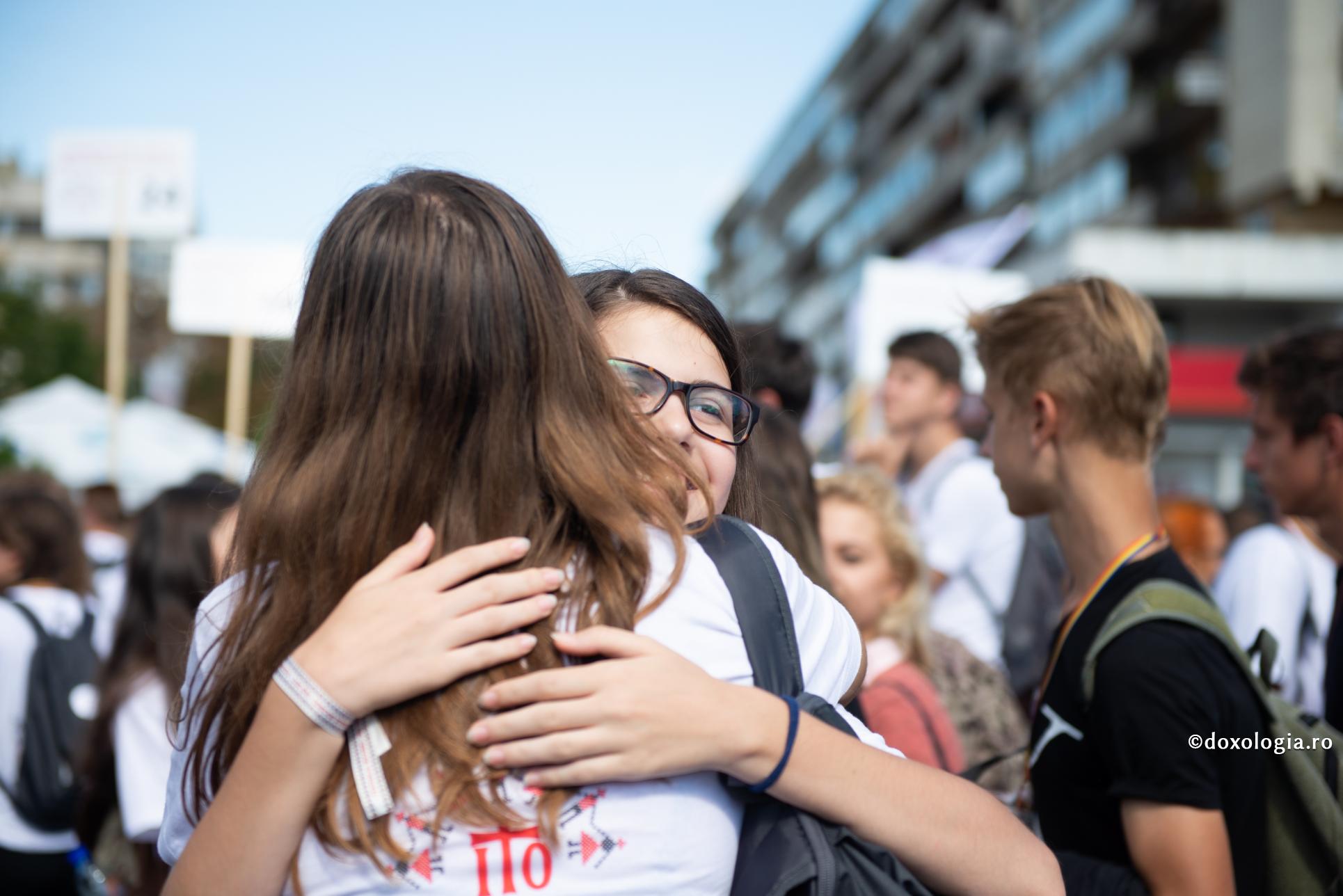 Nu-L poţi iubi pe Dumnezeu, fără să-ţi iubeşti semenii