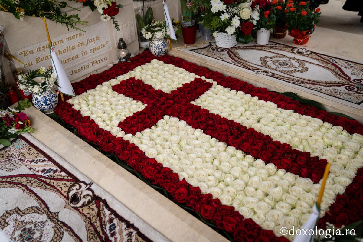 Parastas de șapte ani pentru părintele Iustin Pârvu: „Câți dintre noi încercăm să ne asumăm și duhul celui pe care îl cinstim?”