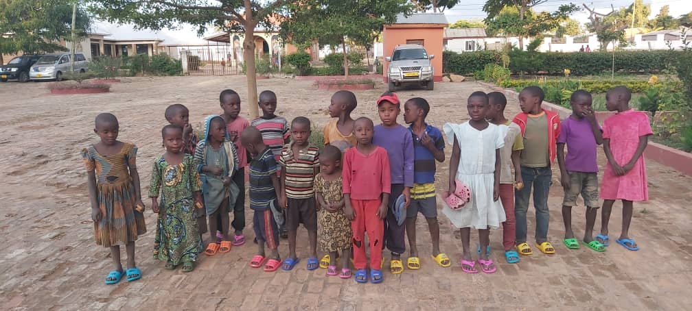 Pomenirea celor adormiți și sărbătoarea Pogorârii Sfântului Duh în Kidamali, Tanzania Pomenirea celor adormiți și sărbătoarea Pogorârii Sfântului Duh în Kidamali, Tanzania