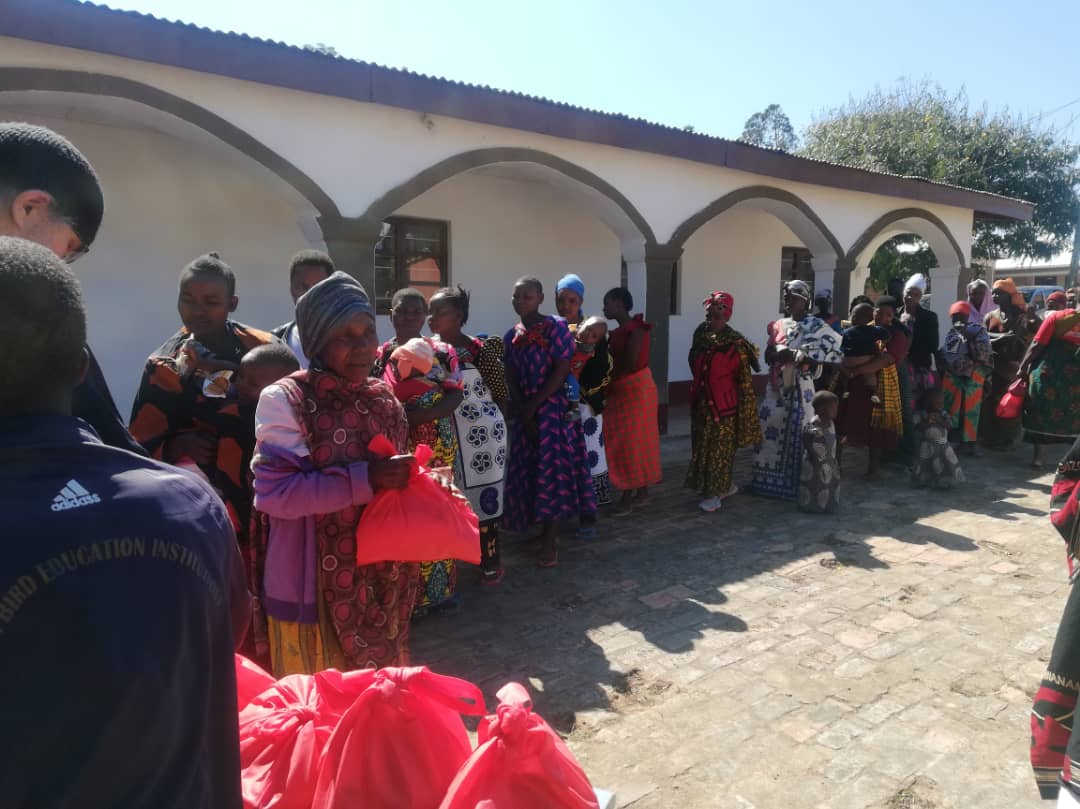 Pomenirea celor adormiți și sărbătoarea Pogorârii Sfântului Duh în Kidamali, Tanzania Pomenirea celor adormiți și sărbătoarea Pogorârii Sfântului Duh în Kidamali, Tanzania