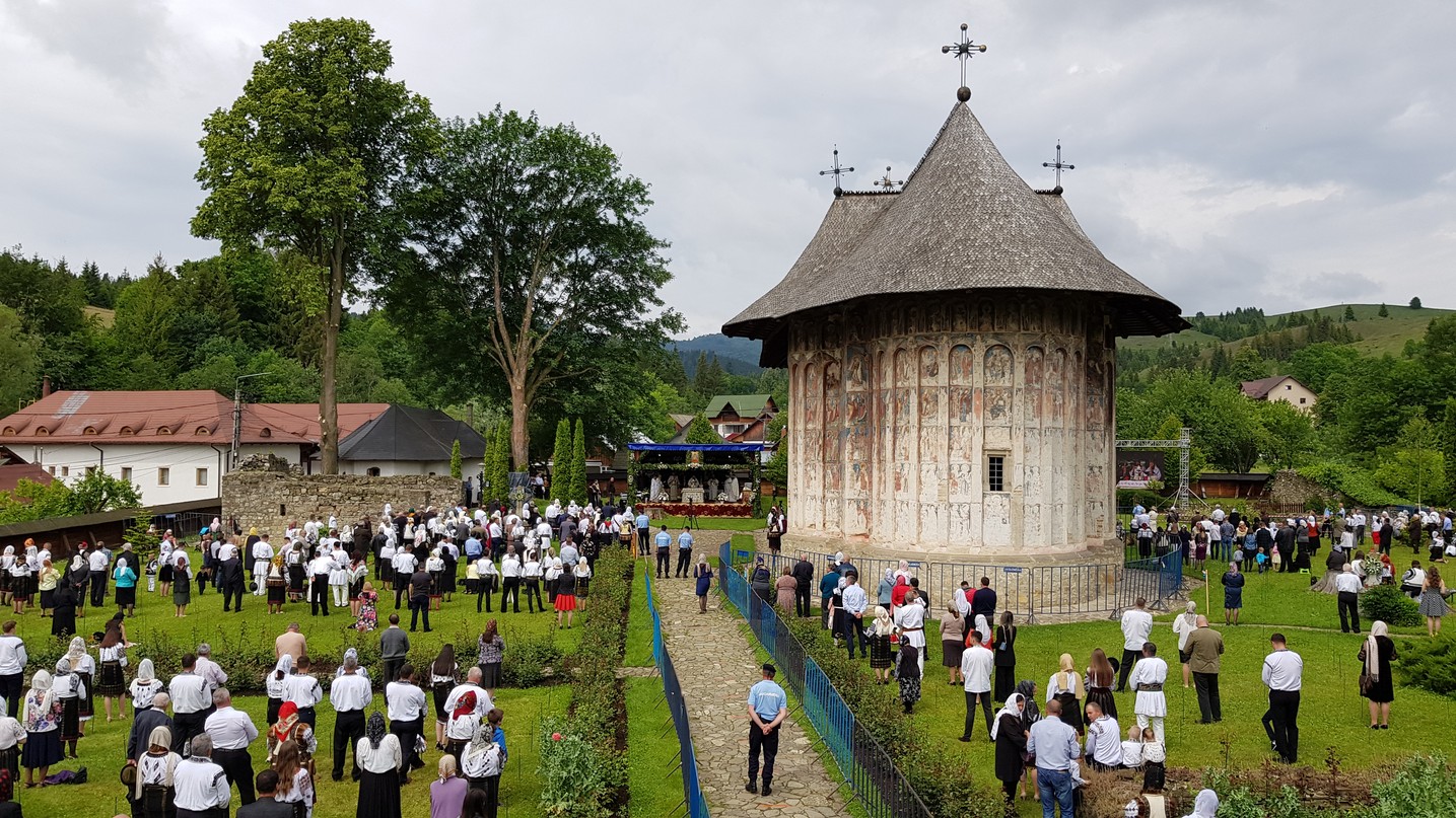 (Foto) Biserica Mănăstirii Humor a fost resfinţită