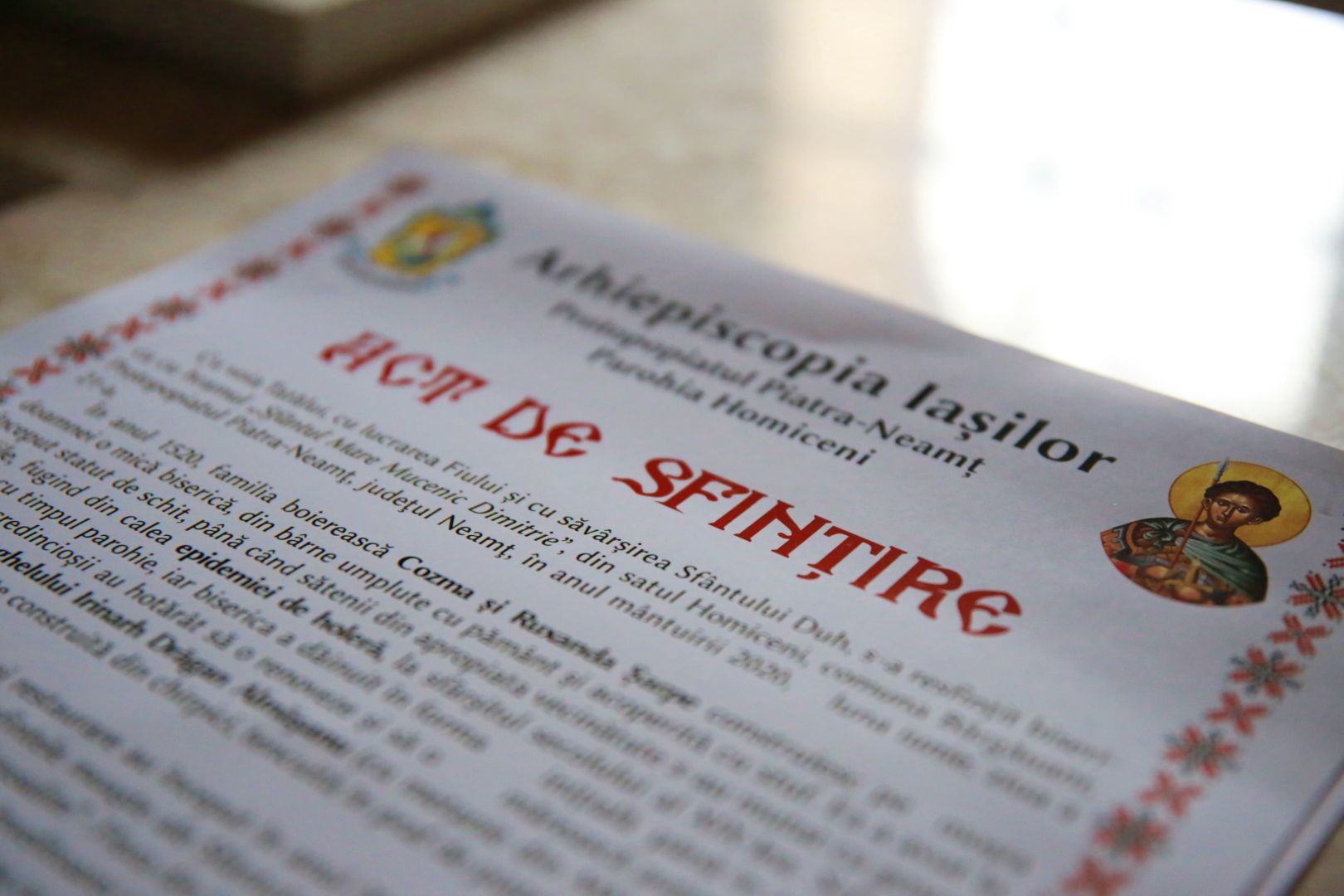 Resfințire de biserică la Homiceni – Neamț. IPS Teofan: „Am putea vorbi despre istoria acestui neam prin intermediul sfinților săi”