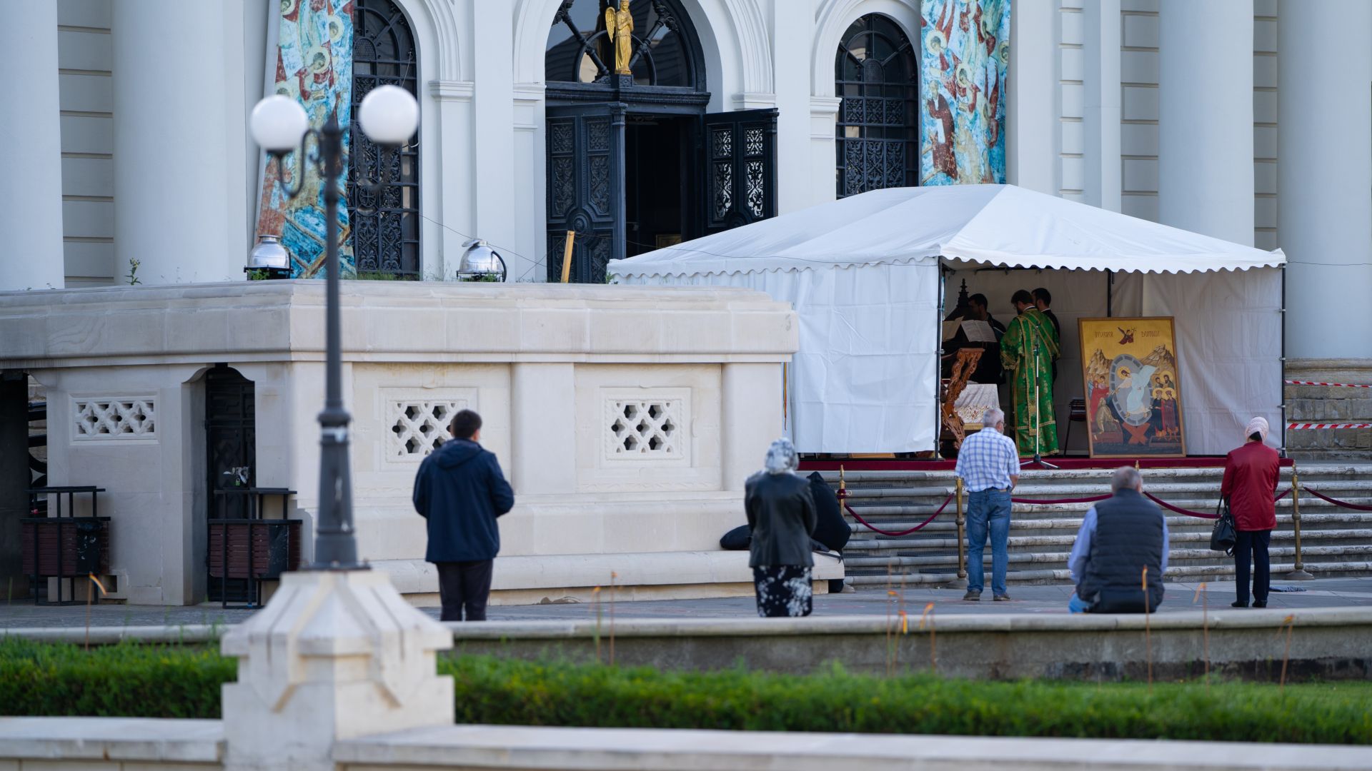 Pogorârea Sfântului Duh la Catedrala Mitropolitană din Iași: „Să ne dăruiască Dumnezeu putere ca ceva din adumbrirea Duhului Sfânt să ne cuprindă și pe noi”