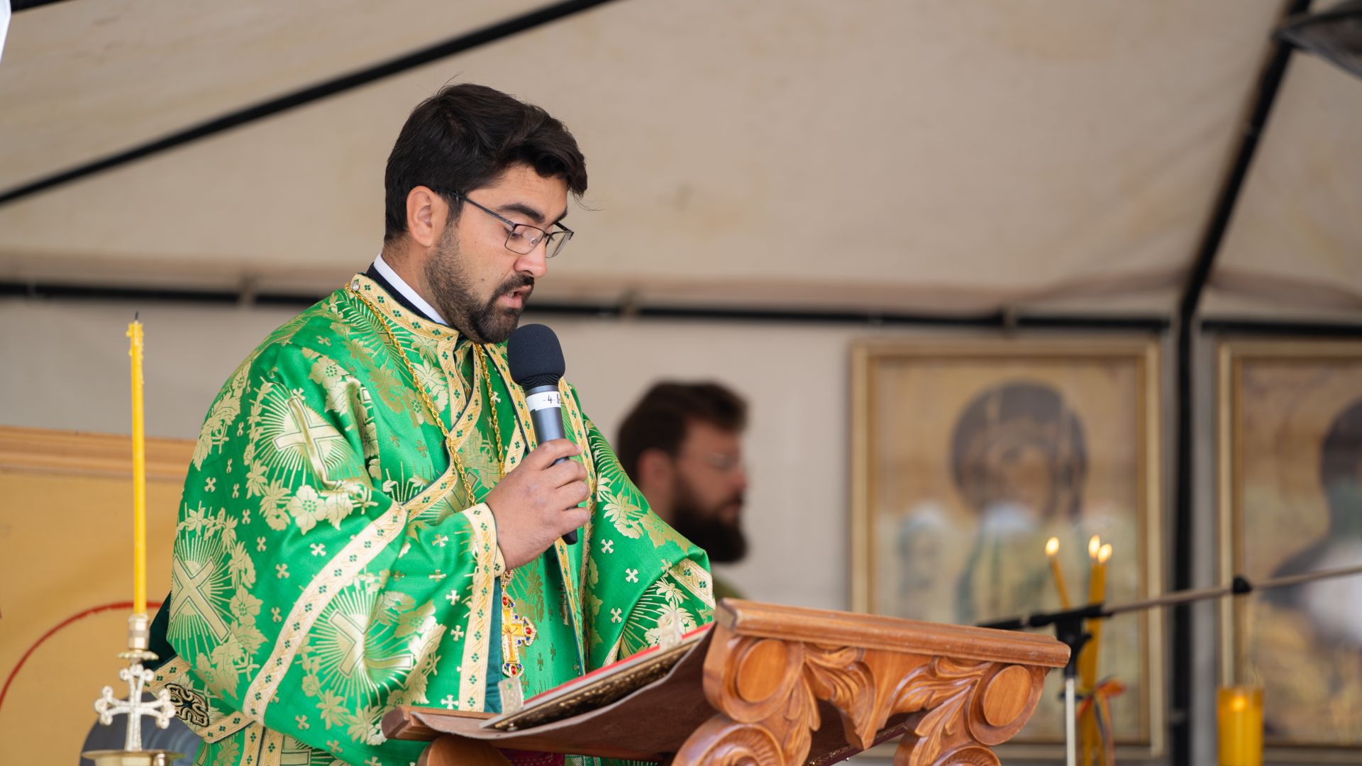 Pogorârea Sfântului Duh la Catedrala Mitropolitană din Iași: „Să ne dăruiască Dumnezeu putere ca ceva din adumbrirea Duhului Sfânt să ne cuprindă și pe noi”