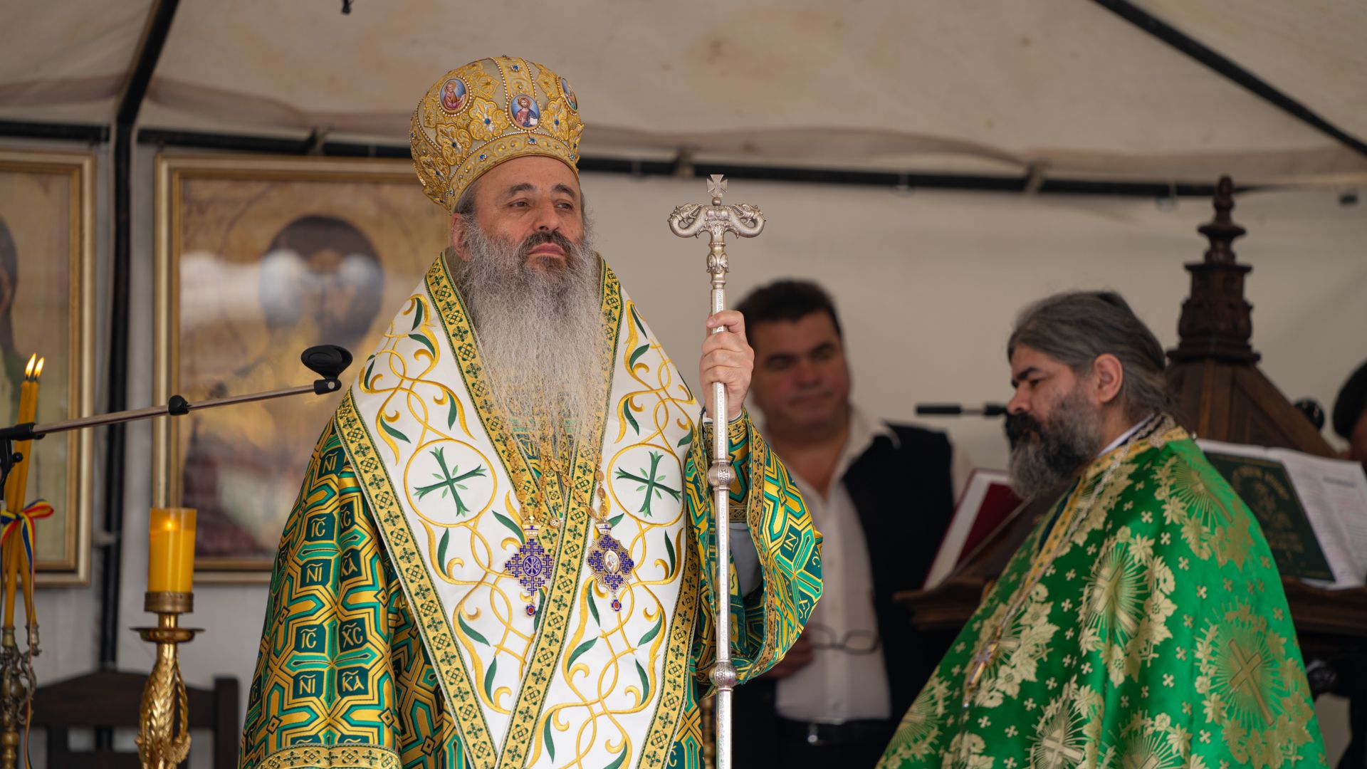 Pogorârea Sfântului Duh la Catedrala Mitropolitană din Iași: „Să ne dăruiască Dumnezeu putere ca ceva din adumbrirea Duhului Sfânt să ne cuprindă și pe noi”