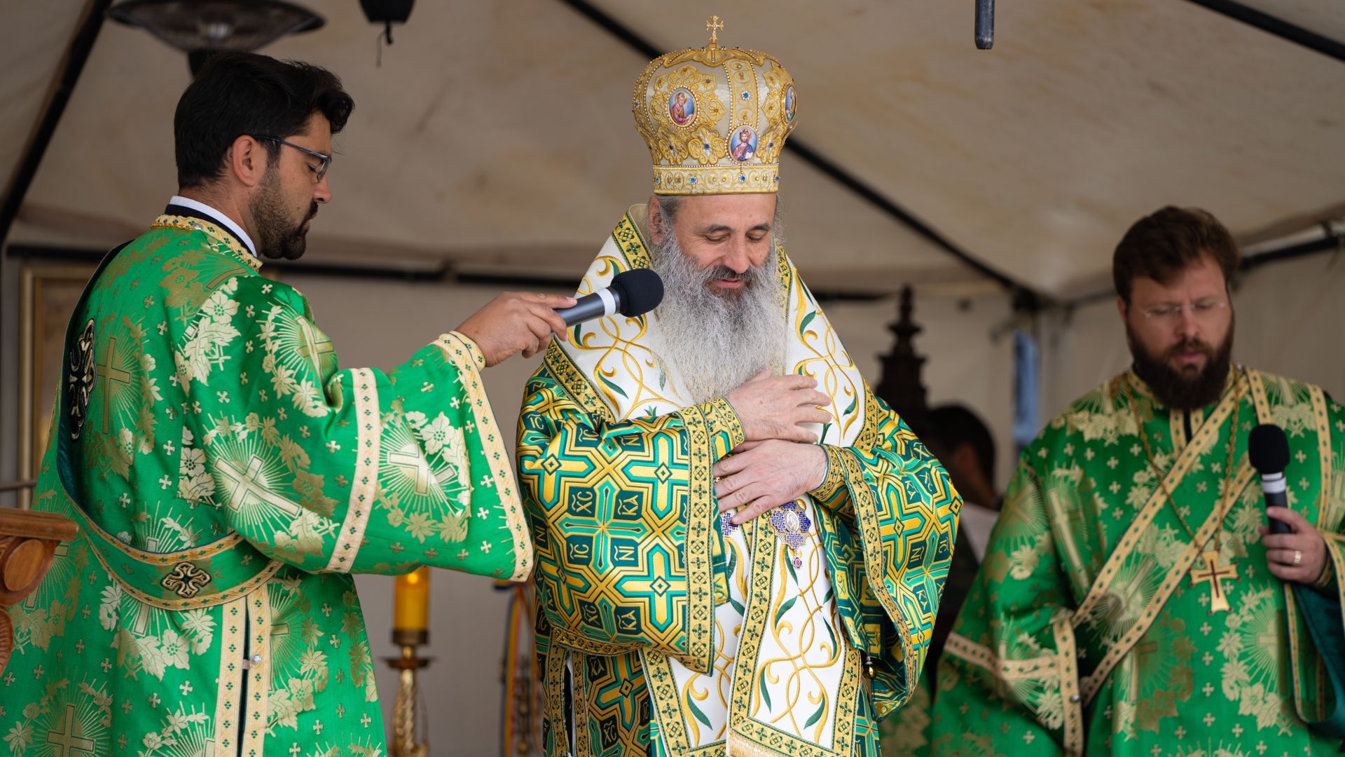 Pogorârea Sfântului Duh la Catedrala Mitropolitană din Iași: „Să ne dăruiască Dumnezeu putere ca ceva din adumbrirea Duhului Sfânt să ne cuprindă și pe noi”