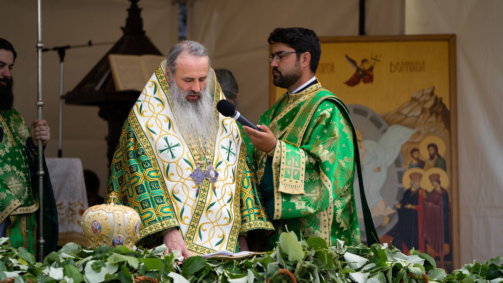 Pogorârea Sfântului Duh la Catedrala Mitropolitană din Iași: „Să ne dăruiască Dumnezeu putere ca ceva din adumbrirea Duhului Sfânt să ne cuprindă și pe noi”