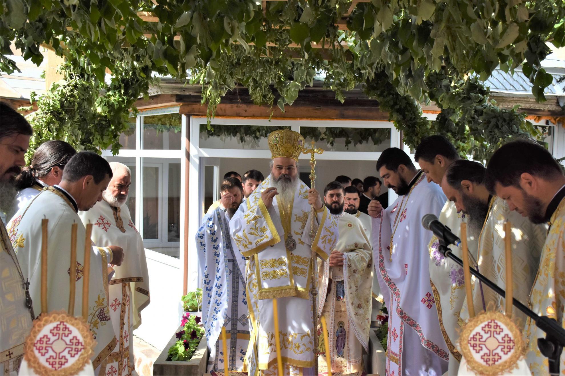 Liturghie arhierească la Mănăstirea Grăjdeni din judeţul Vaslui