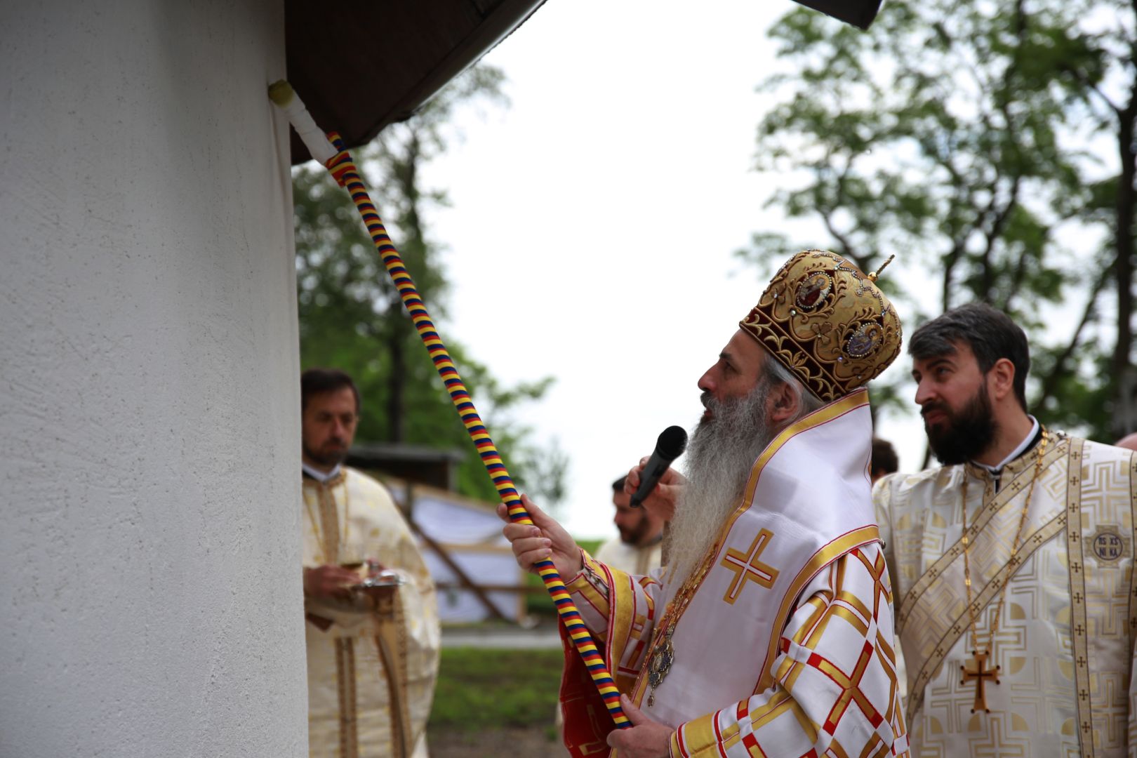 foto: Flavius Popa Paraclisul filiei Bârgăoani a fost târnosit de Părintele Mitropolit Teofan
