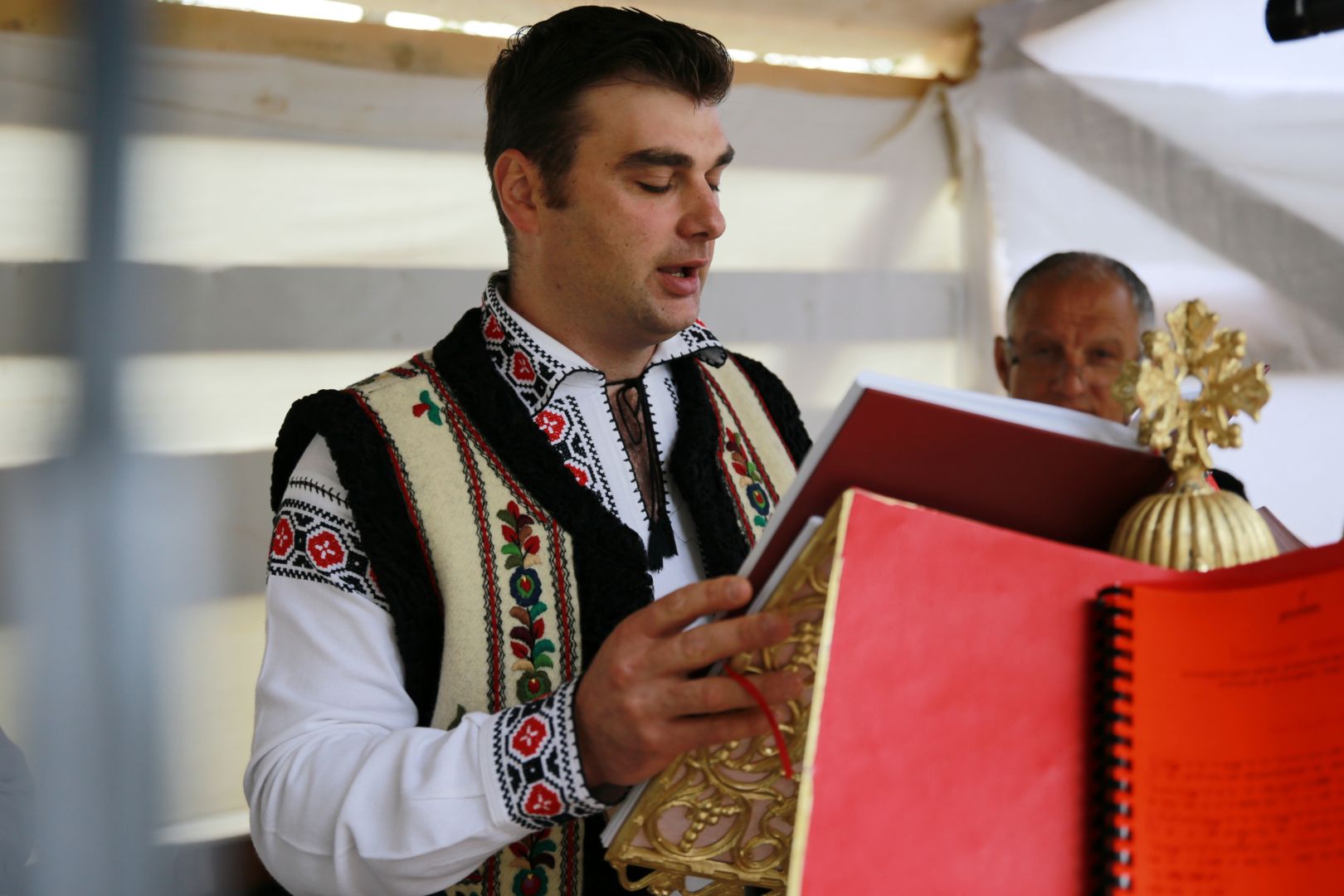 foto: Flavius Popa Paraclisul filiei Bârgăoani a fost târnosit de Părintele Mitropolit Teofan