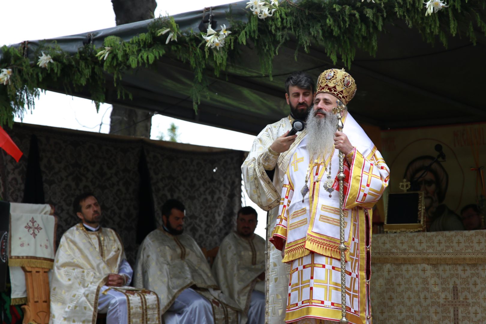foto: Flavius Popa Paraclisul filiei Bârgăoani a fost târnosit de Părintele Mitropolit Teofan
