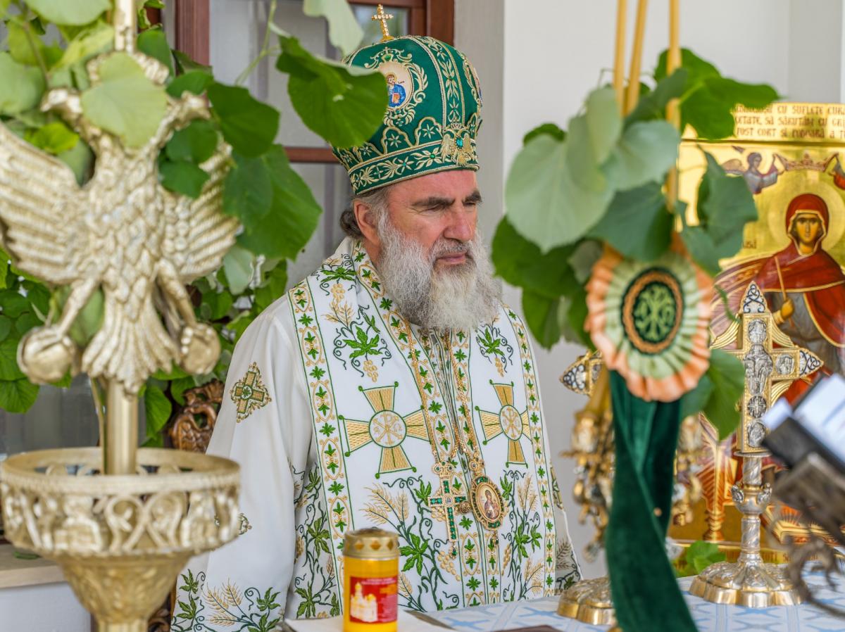 Sărbătoarea Rusaliilor la Catedrala Arhiepiscopală din Roman Sărbătoarea Rusaliilor la Catedrala Arhiepiscopală din Roman