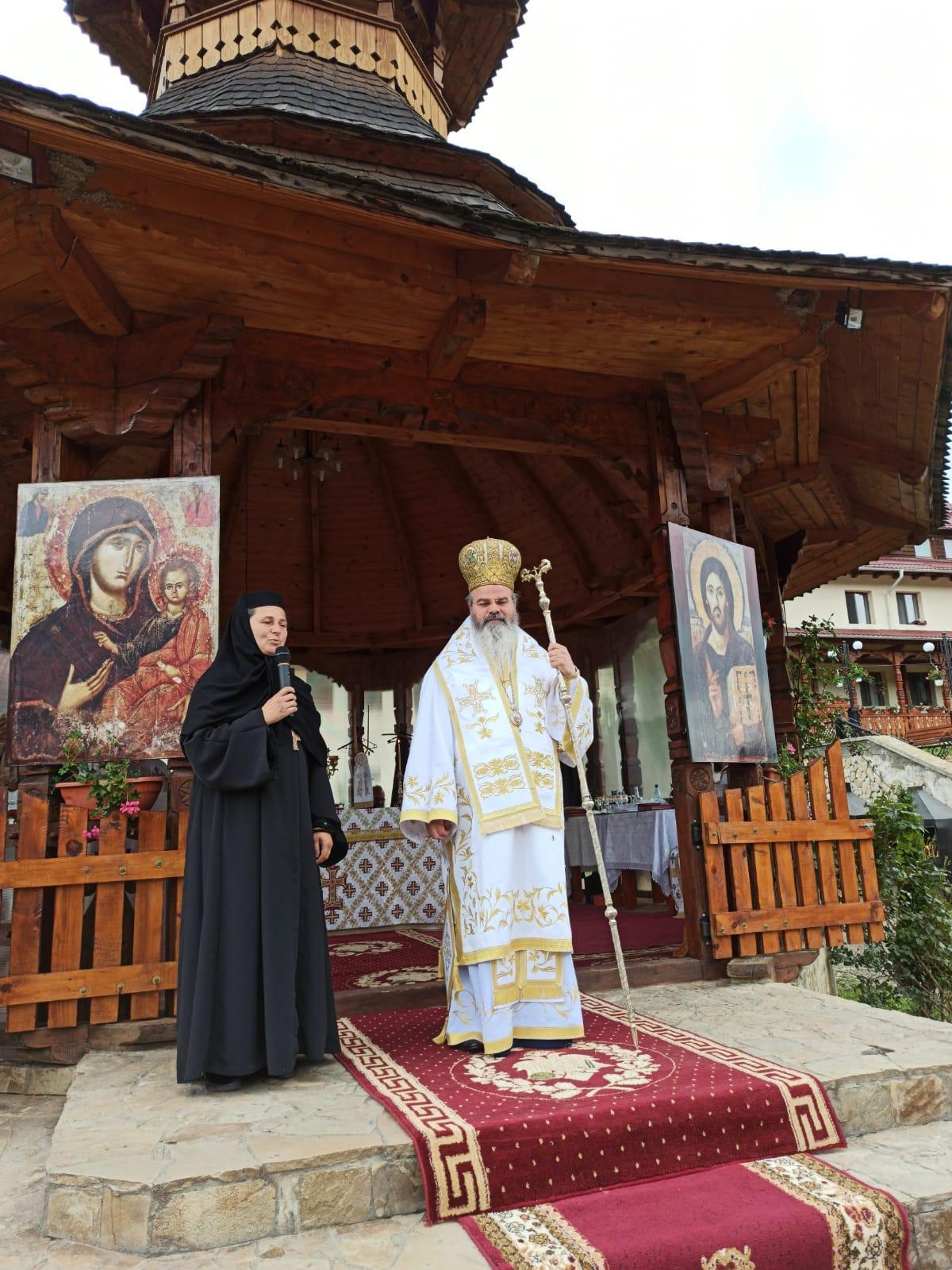 Liturghie arhierească la Mănăstirea Paltin