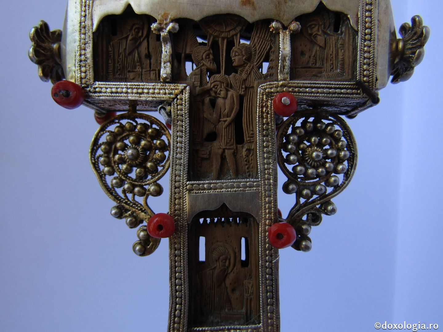 Exponatul lunii iulie: Cruce pentru Sfânta Masă