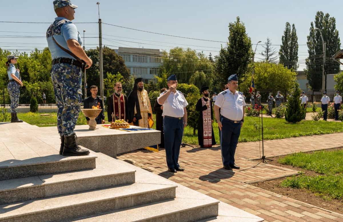 Hram la Biserica „Sfântul Voievod Ștefan cel Mare” - Aviație din Bacău