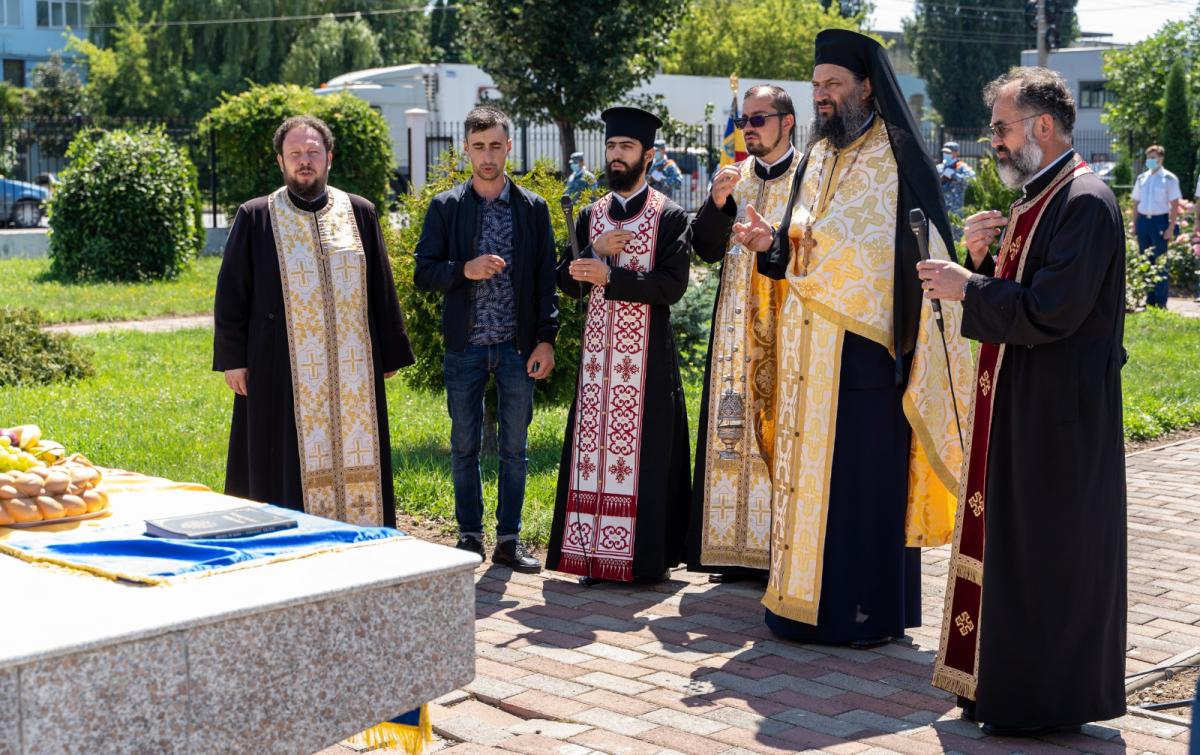 Hram la Biserica „Sfântul Voievod Ștefan cel Mare” - Aviație din Bacău