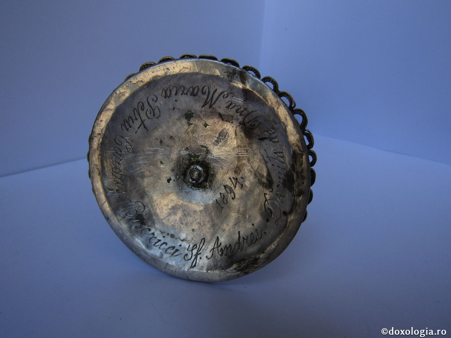 Exponatul lunii iulie: Cruce pentru Sfânta Masă