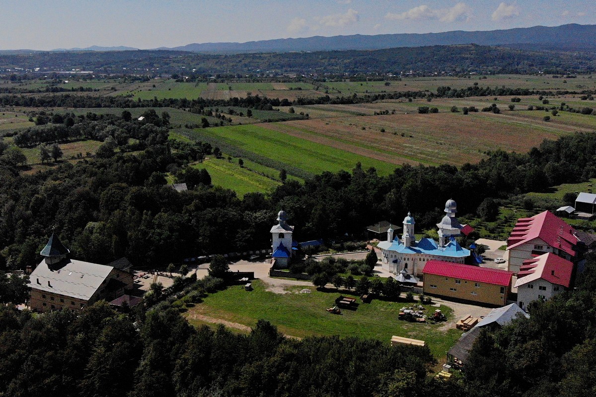 Hrană pentru persoanele din Centrul „Bogdan I” al Mănăstirii Bogdănești