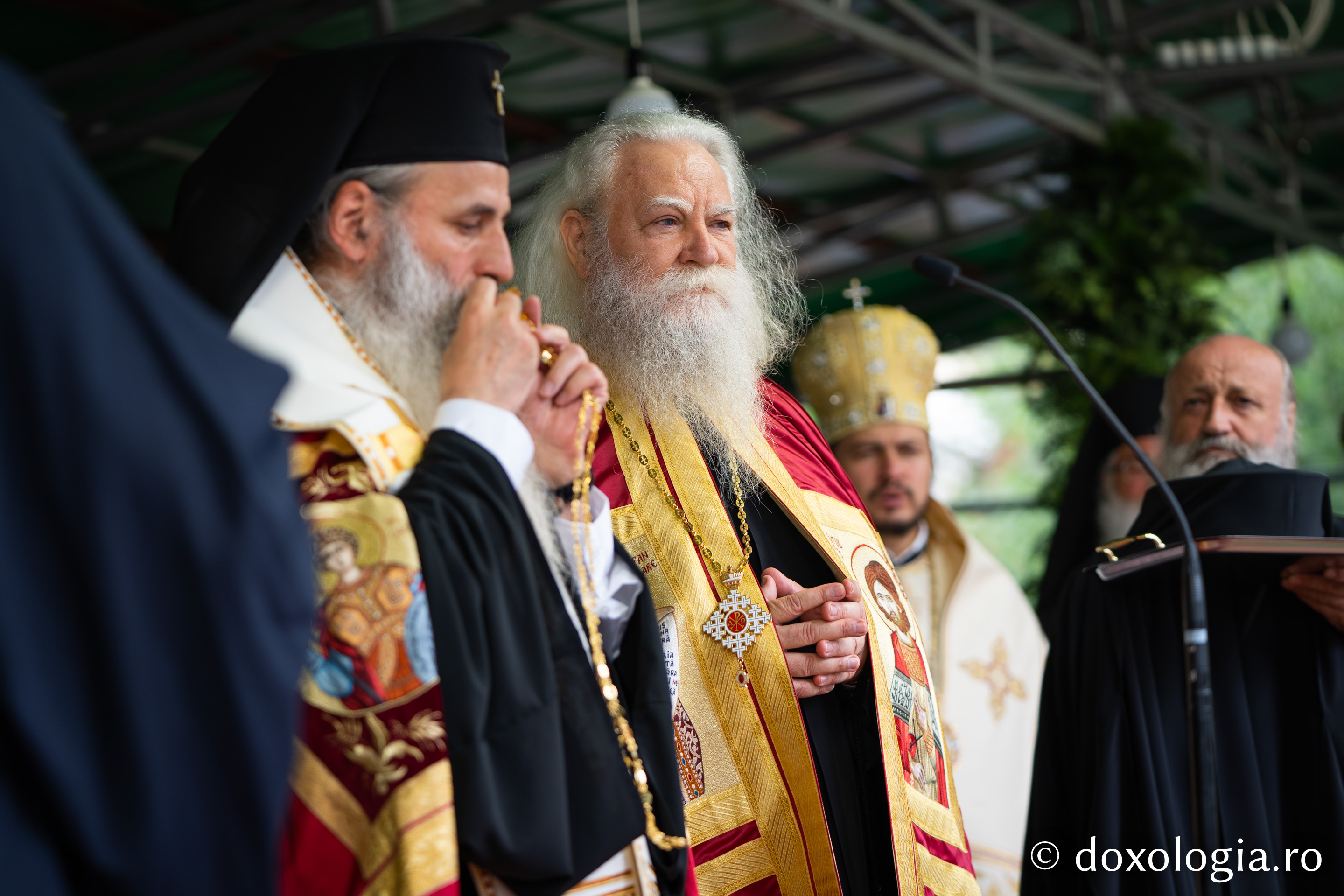 Foto: Bogdan Bulgariu Zi mare în Bucovina lui Ștefan: IPS Calinic, noul întâistătător al Arhiepiscopiei Sucevei și Rădăuților, a fost întronizat