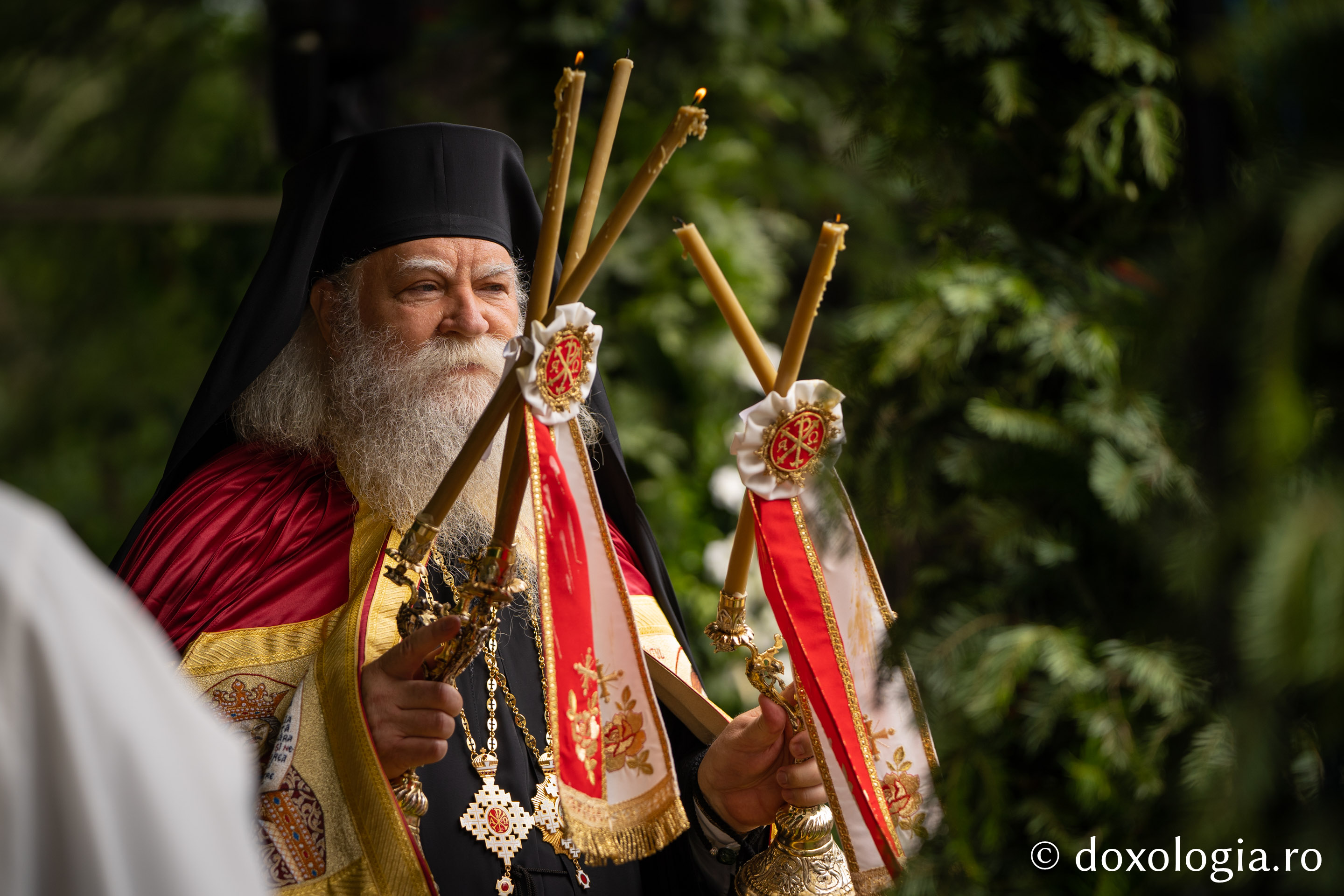 Foto: Bogdan Bulgariu Zi mare în Bucovina lui Ștefan: IPS Calinic, noul întâistătător al Arhiepiscopiei Sucevei și Rădăuților, a fost întronizat