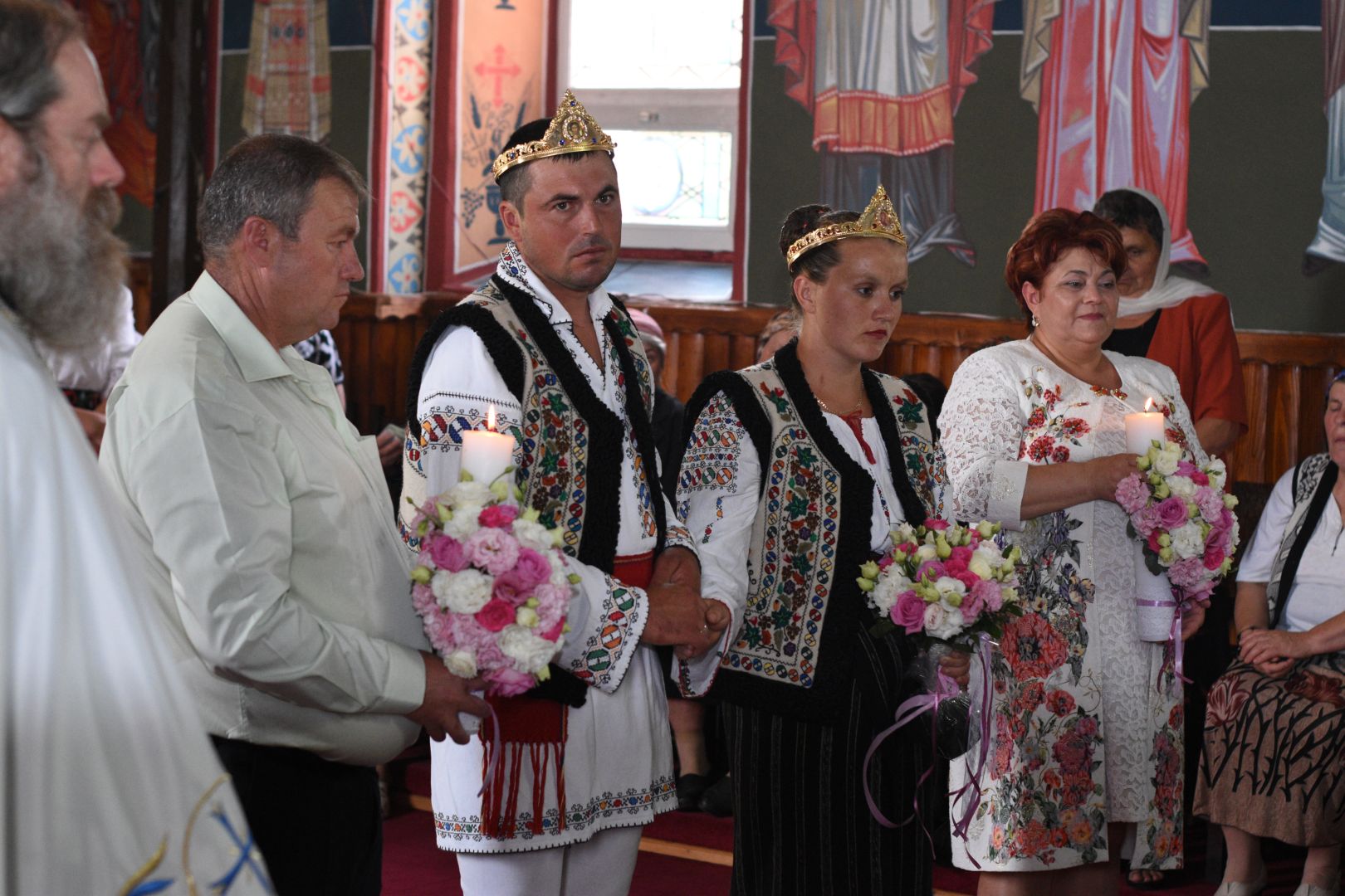 Cununie și botez în cadrul familiei beneficiare a campaniei „Împreună ridicăm o casă”