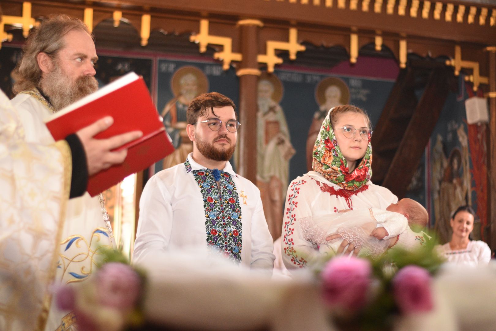 Cununie și botez în cadrul familiei beneficiare a campaniei „Împreună ridicăm o casă”