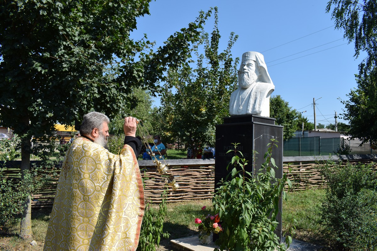 Patriarhul Teoctist Arăpașu, pomenit la Victoria și la Tocileni