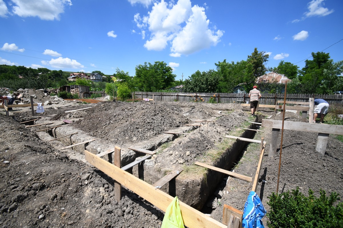 Casă parohială în construcţie la Ceir-Todireni, judeţul Botoşani