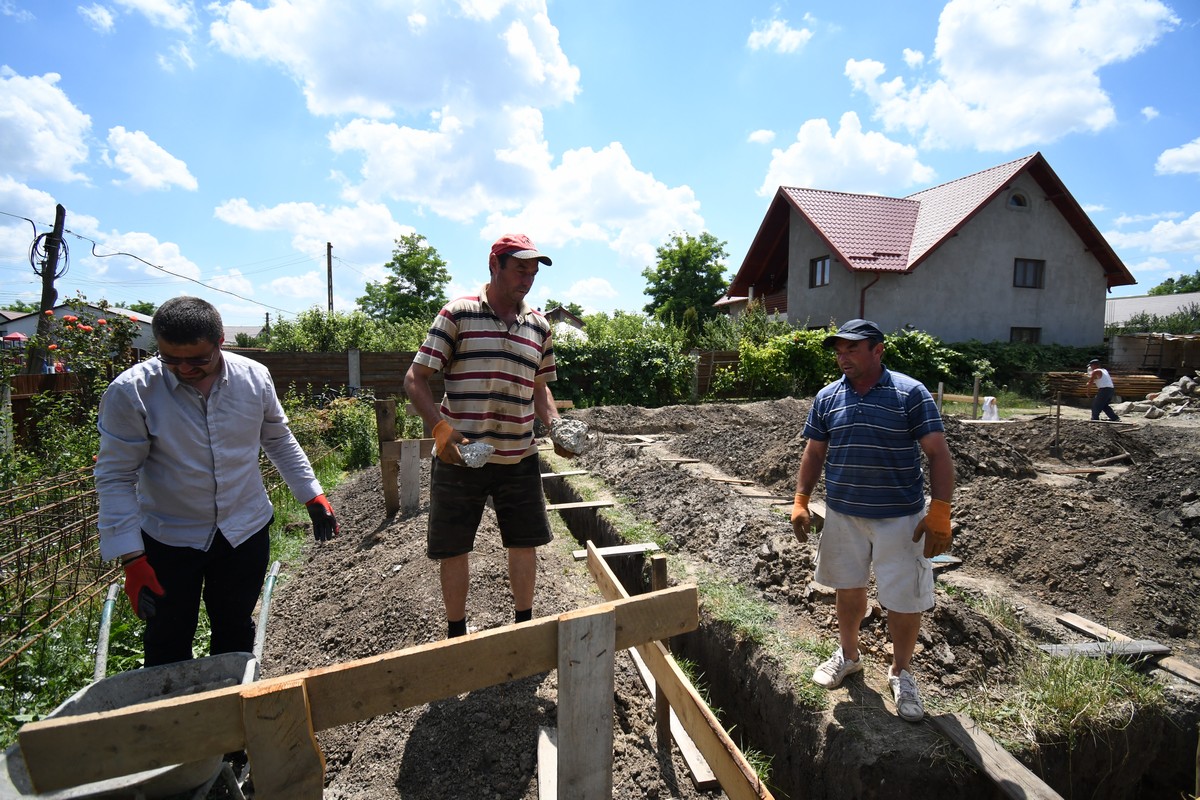 Casă parohială în construcţie la Ceir-Todireni, judeţul Botoşani