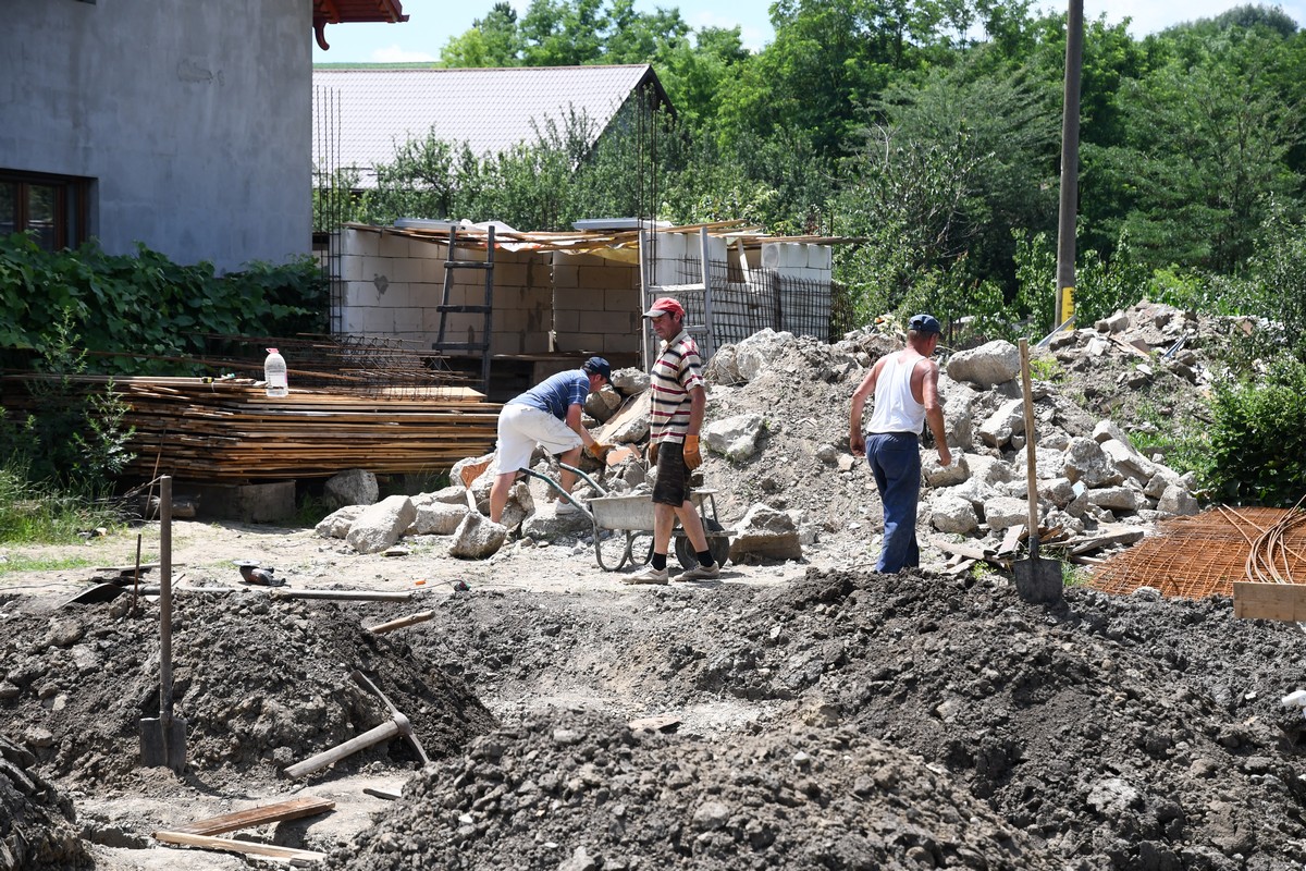 Casă parohială în construcţie la Ceir-Todireni, judeţul Botoşani