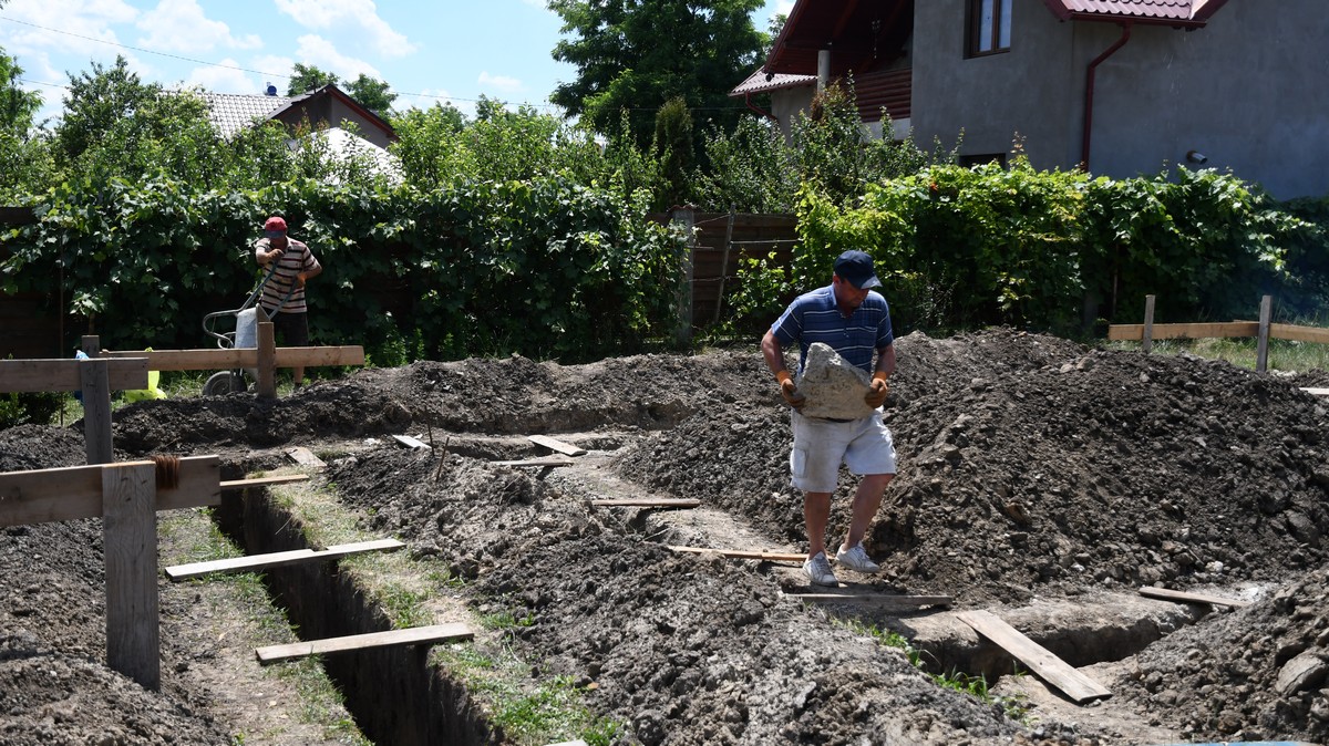 Casă parohială în construcţie la Ceir-Todireni, judeţul Botoşani