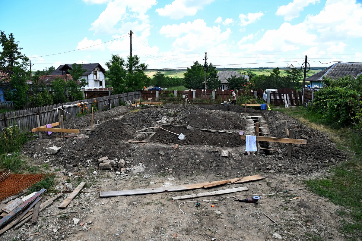 Casă parohială în construcţie la Ceir-Todireni, judeţul Botoşani