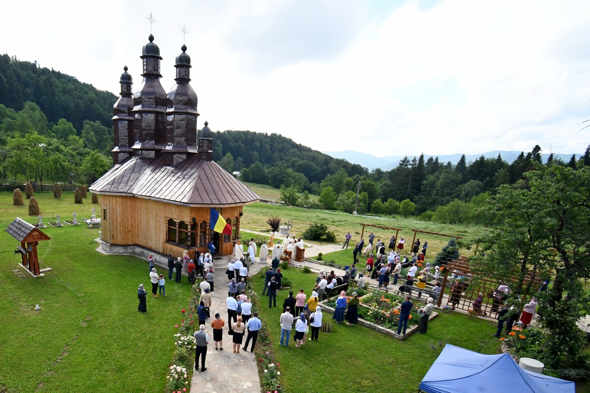 Sfântul Cuvios Atanasie Athonitul, serbat la Schitul Pocrov