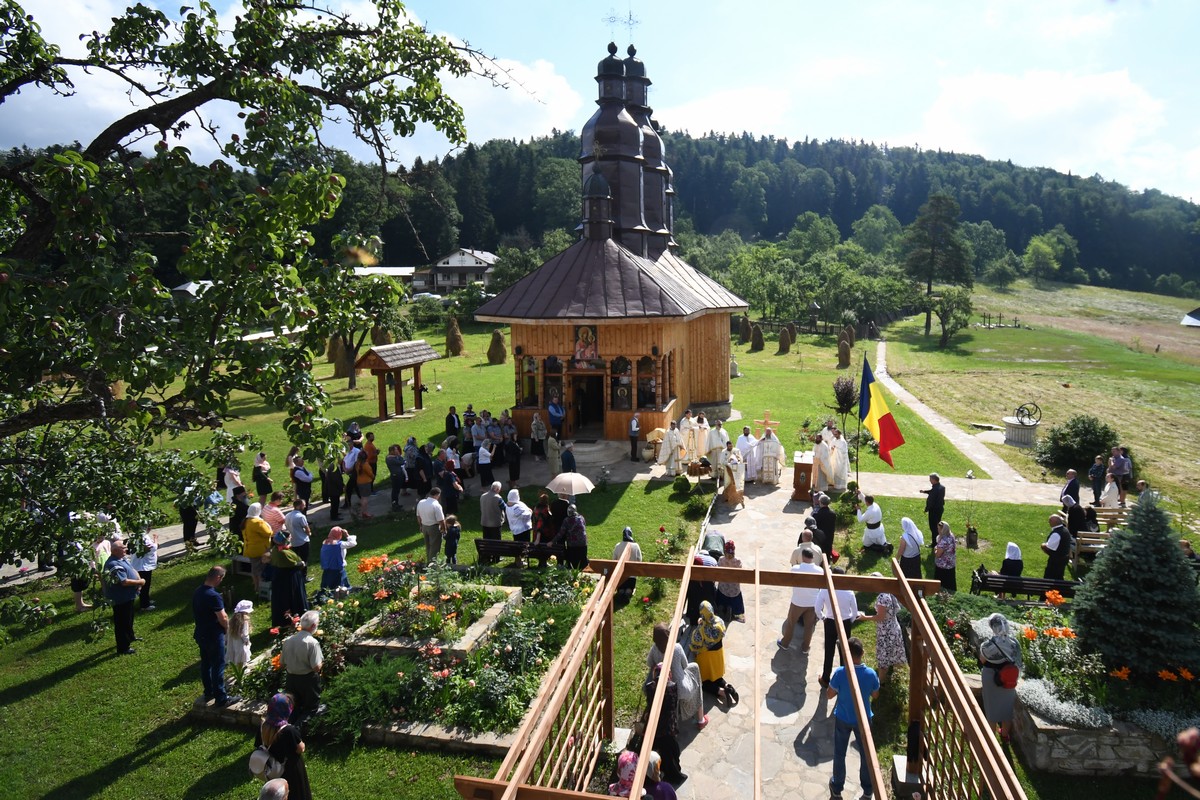 Sfântul Cuvios Atanasie Athonitul, serbat la Schitul Pocrov