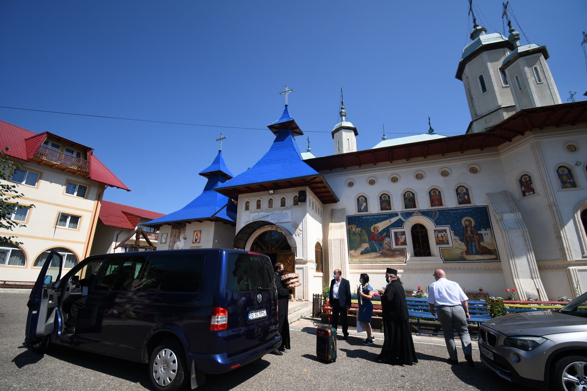 Hrană pentru persoanele din Centrul „Bogdan I” al Mănăstirii Bogdănești